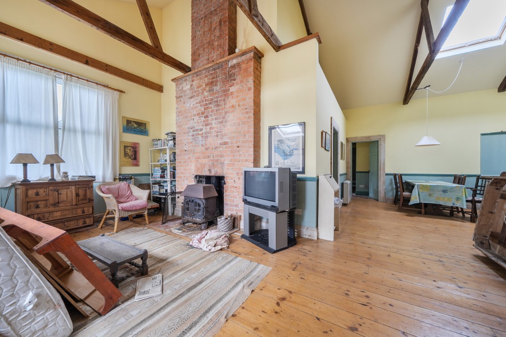 Lot: 47812 - FORMER CAPTAINS HOUSE PLUS THREE-BEDROOM BUNGALOW SET IN OVER 8.5 ACRES OF LAND WITH COUNTRYSIDE AND SEA VIEWS - Seascape living area